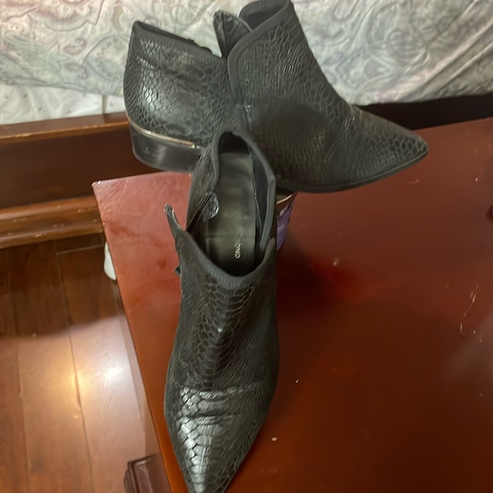 Treasure & Bond booties good condition